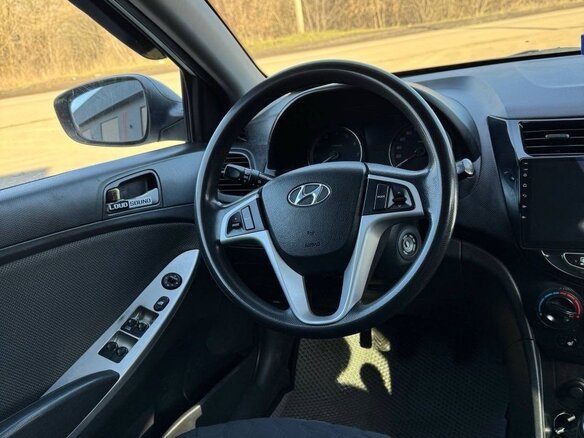 2011 Hyundai Solaris I, белый, 790000 рублей - вид 5
