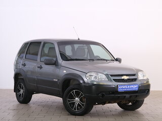 2017 Chevrolet Niva I Рестайлинг, серый, 639000 рублей, вид 1