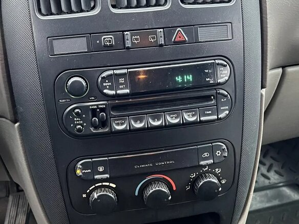 2003 Dodge Caravan IV, серый, 400000 рублей - вид 23