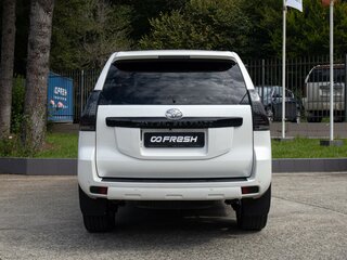 2014 Toyota Land Cruiser Prado 150 Series Рестайлинг 1, белый, 2699000 рублей, вид 4