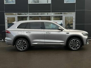 2025 Geely Monjaro (Xingyue L) I Рестайлинг 2 (China Market), серебристый, 4450000 рублей, вид 4