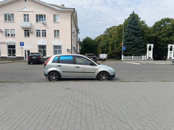 2003 Ford Fiesta Mk5, серый