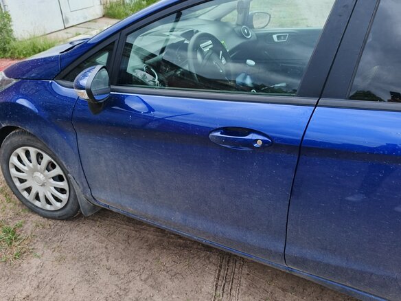 2015 Ford Fiesta Mk6 Рестайлинг, синий, 850000 рублей - вид 2