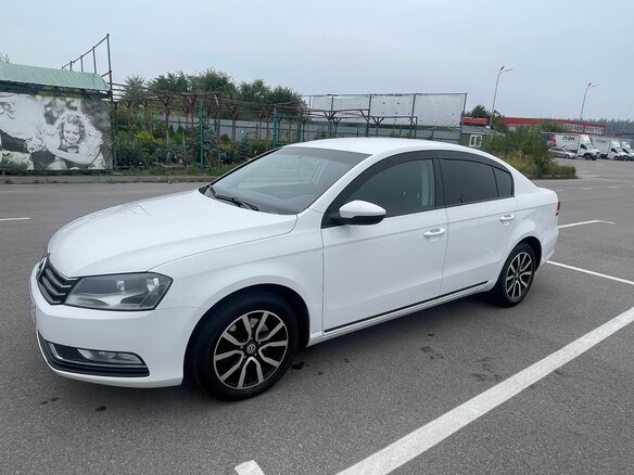 2012 Volkswagen Passat B7, белый, 940000 рублей