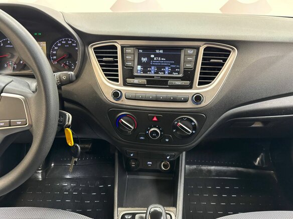 2021 Hyundai Solaris II Рестайлинг, белый, 1560000 рублей - вид 13