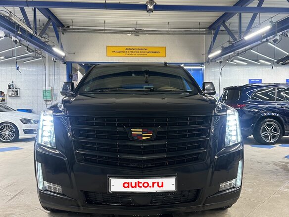 2017 Cadillac Escalade IV, чёрный, 4990000 рублей - вид 4