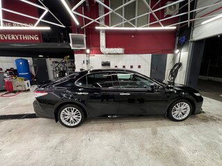 2020 Toyota Camry VIII (XV70), чёрный, 3349000 рублей, вид 2