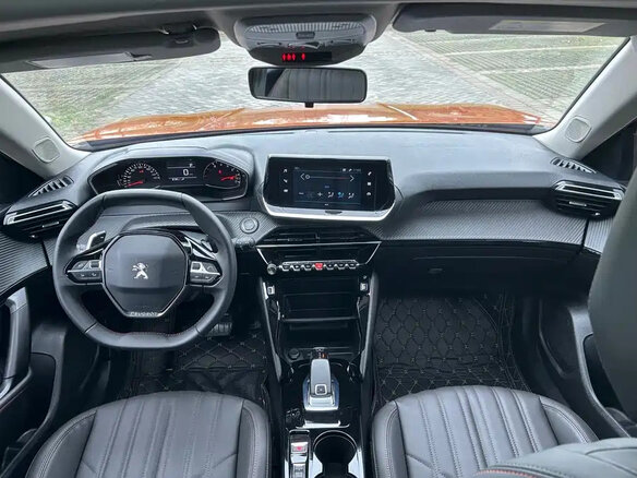 2022 Peugeot 2008 6AT II, оранжевый, 1280000 рублей - вид 9