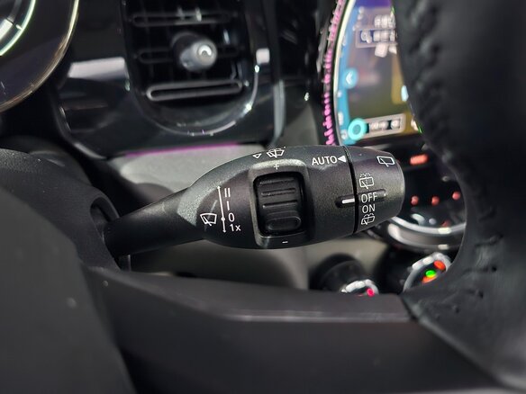 2022 Mini Hatch Cooper III (F55/F56) Рестайлинг 2, бежевый, 1870000 рублей - вид 13