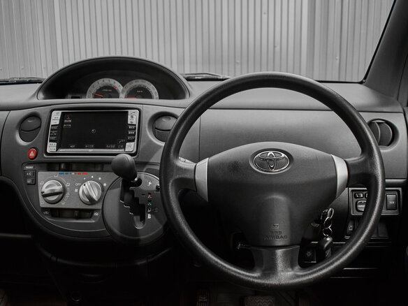 2012 Toyota Sienta I Рестайлинг 2, зелёный, 900000 рублей - вид 12