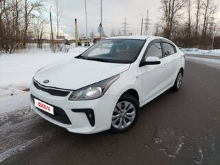 2019 Kia Rio IV, белый, 985000 рублей, вид 1