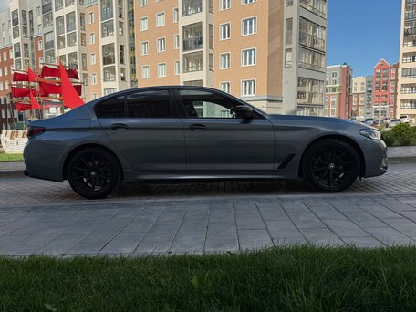 2017 BMW 5 серии 520d xDrive VII (G30/G31/G38), серый, 3200000 рублей, вид 4