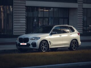 2020 BMW X5 M50d IV (G05/G18), белый, 7900000 рублей, вид 4