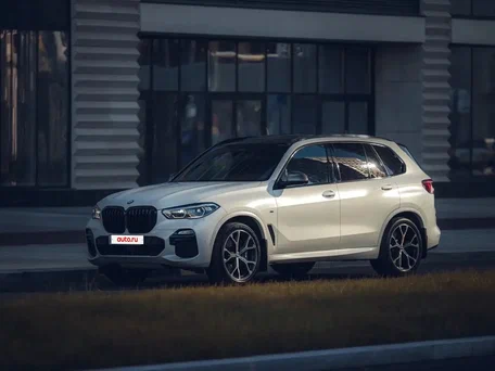 2020 BMW X5 M50d IV (G05/G18), белый, 7900000 рублей, вид 3