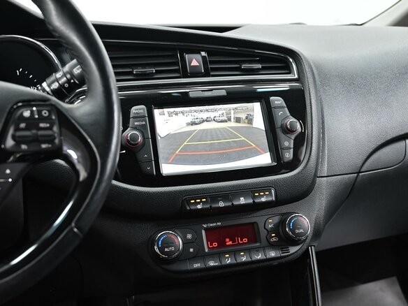 2017 Kia Ceed II Рестайлинг, белый, 1345000 рублей - вид 7