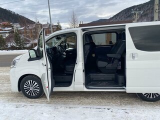 2022 Toyota Granvia II, белый, 6000000 рублей, вид 5