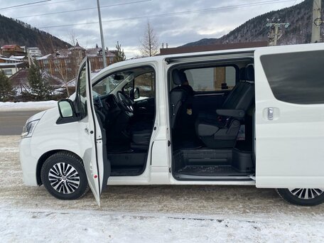 2022 Toyota Granvia II, белый, 6000000 рублей, вид 5