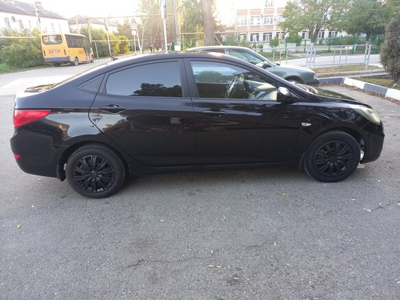 2012 Hyundai Solaris I, чёрный, 590000 рублей - вид 3