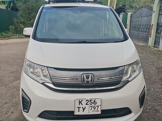 2018 Honda Stepwgn V Рестайлинг, белый, 1900000 рублей, вид 1
