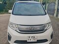 2018 Honda Stepwgn V Рестайлинг, белый, 1900000 рублей