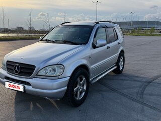 2000 Mercedes-Benz M-Класс 320 I (W163), серебристый, 1100000 рублей, вид 1