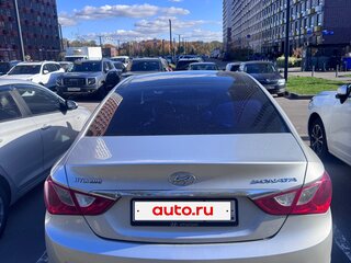 2010 Hyundai Sonata VI (YF), серебристый, 1000000 рублей, вид 4