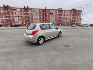 2010 Nissan Tiida I Рестайлинг, коричневый, 850000 рублей, вид 2