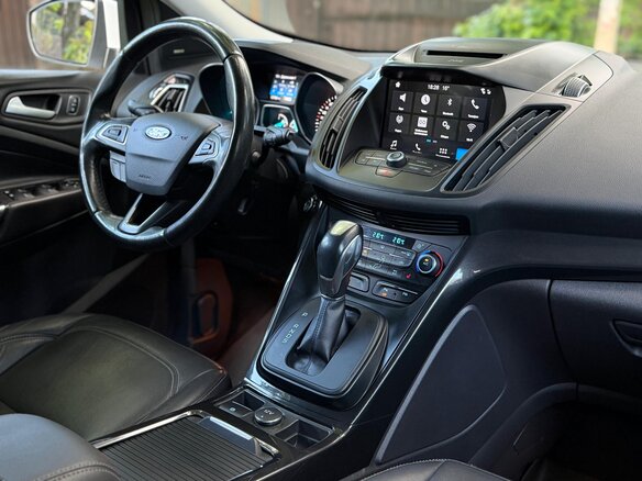 2017 Ford Kuga II Рестайлинг, белый - вид 6