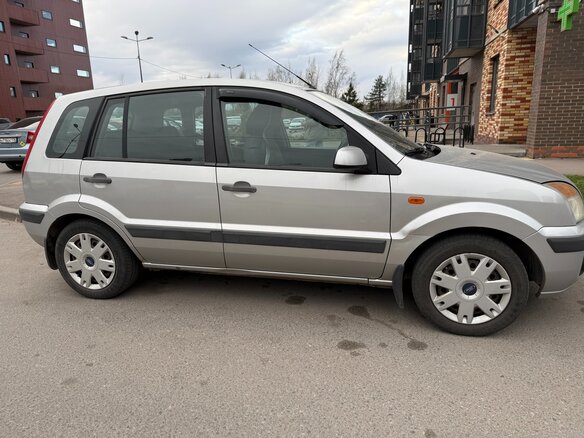 2007 Ford Fusion I Рестайлинг, серебристый, 310000 рублей - вид 3