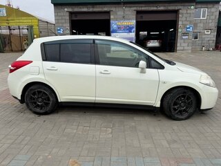 2011 Nissan Tiida I, белый, 650000 рублей, вид 5
