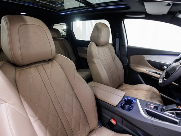 2024 Peugeot 5008 II Рестайлинг, белый, 4534000 рублей - вид 24