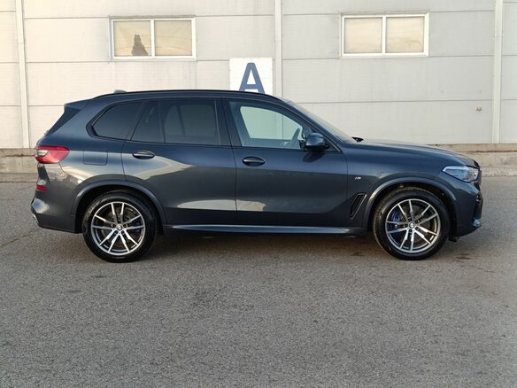 2019 BMW X5 30d IV (G05/G18), серый - вид 3