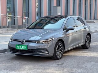 2022 Volkswagen Golf VIII, серый, 1910000 рублей, вид 1