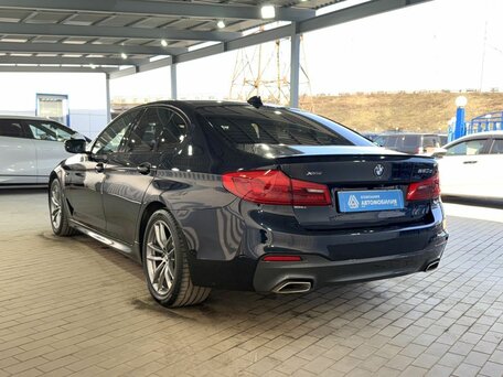 2019 BMW 5 серии 520d xDrive VII (G30/G31/G38), чёрный, 3800000 рублей, вид 3