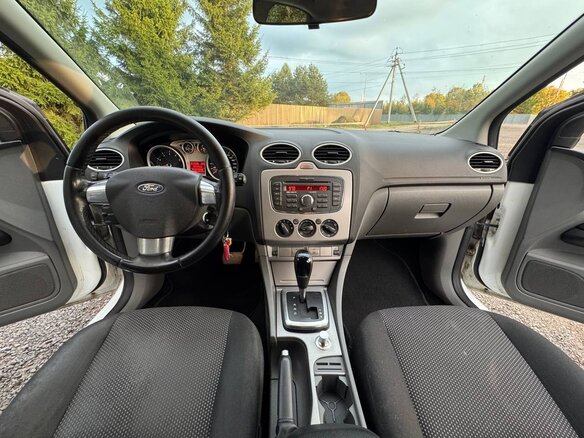 2010 Ford Focus II Рестайлинг, белый, 395000 рублей - вид 11