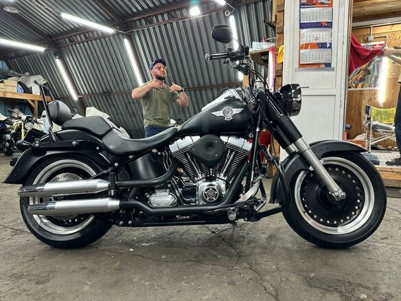 2010 Harley-Davidson Fat Boy, чёрный, 1190000 рублей - вид 2