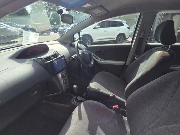 2010 Toyota Vitz II (XP90), серый, 419000 рублей - вид 7