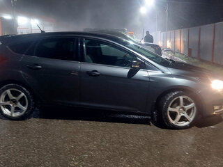 2015 Ford Focus III Рестайлинг, серый, 970000 рублей, вид 4