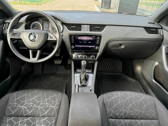 2020 Skoda Octavia III (A7) Рестайлинг, белый, 1850000 рублей - вид 14