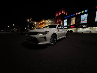 2015 Toyota Camry VII (XV50) Рестайлинг, белый, 1700000 рублей, вид 1