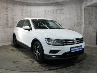 2017 Volkswagen Tiguan II, белый, 2674000 рублей, вид 3