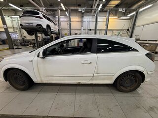 2010 Opel Astra GTC H Рестайлинг, белый, 790000 рублей, вид 5