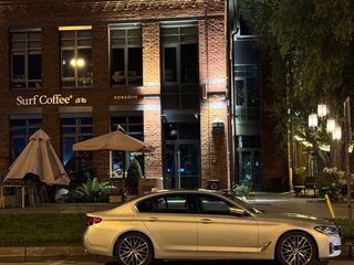 2020 BMW 5 серии 520i VII (G30/G31/G38) Рестайлинг, серебристый, 4250000 рублей, вид 4