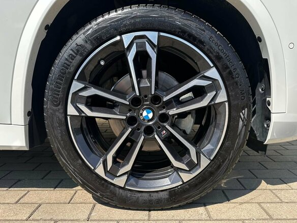 2025 BMW X1 20i xDrive III (U11/U12), белый - вид 12