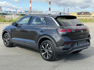 2026 Volkswagen T-Roc I Рестайлинг, чёрный, 3050000 рублей, вид 4