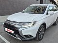 2019 Mitsubishi Outlander III Рестайлинг 3, белый, 2150000 рублей - вид 1