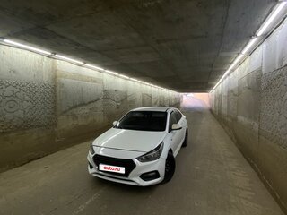 2017 Hyundai Solaris II, белый, 670000 рублей, вид 2