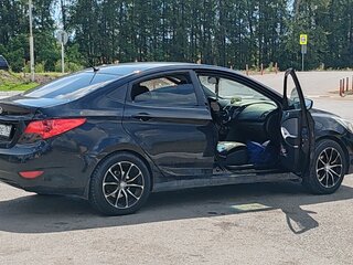 2011 Hyundai Solaris I, чёрный, 630000 рублей, вид 4
