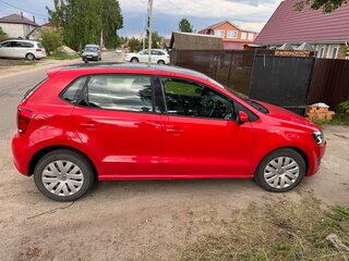 2014 Volkswagen Polo V, красный, 780000 рублей, вид 3