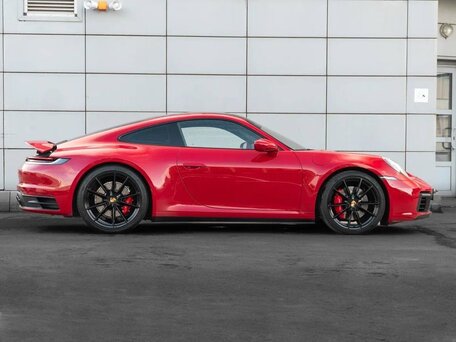 2021 Porsche 911 Carrera 4S VIII (992), красный, 14200000 рублей, вид 4